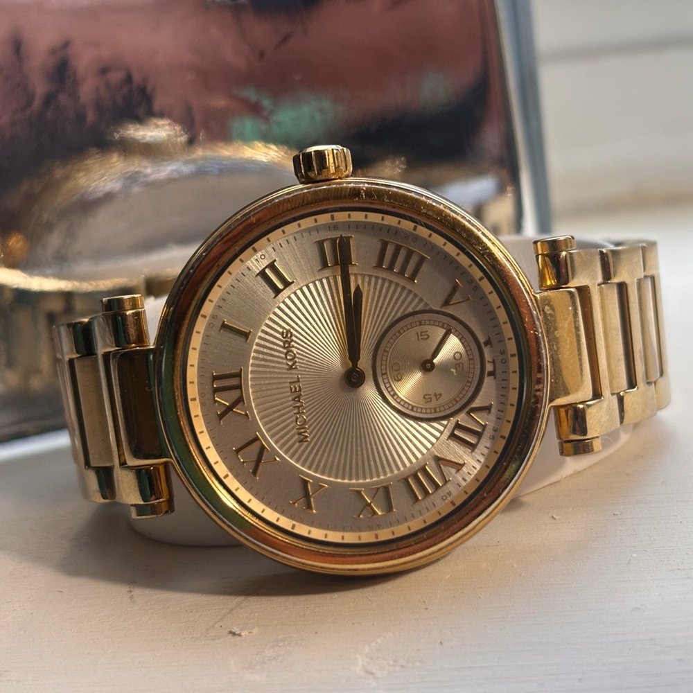 Michael Kors Skylar MK5867 Gold Watch - Roman Numerals, Elegant Design